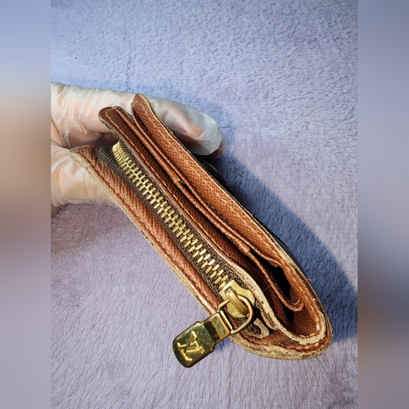 Authentic Louis Vuitton Monogram Compact Zippy - Picture 3 of 15